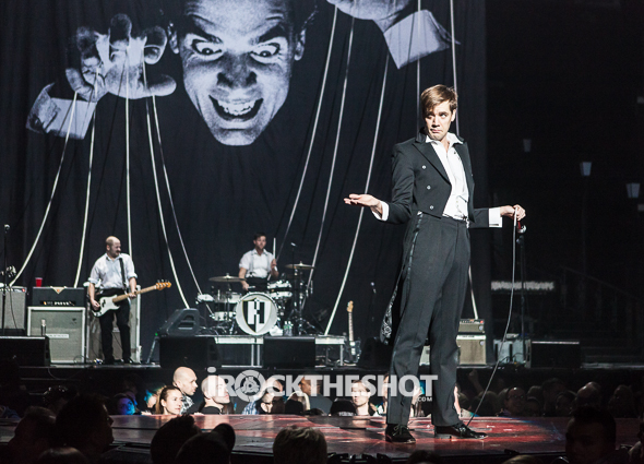 the-hives-at-madison-square-garden-43