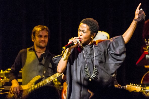 lauryn-hill-at-music-hall-papeo-8