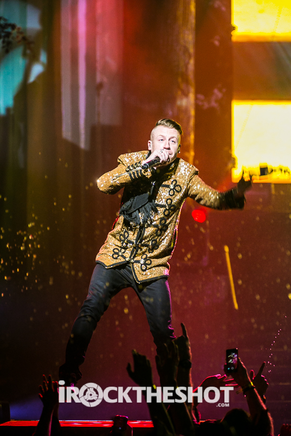 macklemore-and-ryan-lewis-at-the-theater-at-madison-square-garden-11