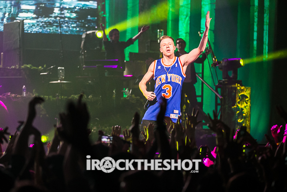 macklemore-and-ryan-lewis-at-the-theater-at-madison-square-garden-16