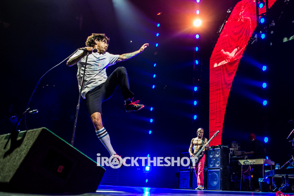 red-hot-chili-peppers-at-barclays-12