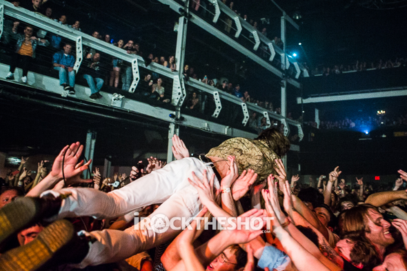 cage-the-elephant-at-terminal-5-9