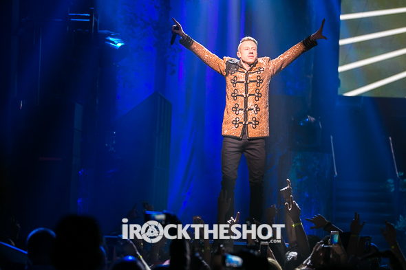 macklemore-and-ryan-lewis-at-the-theater-at-madison-square-garden-3